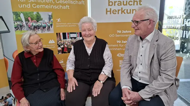 Milli Achhorner 92 Jahre, Resi Überegger 95 Jahre, waren die ältesten Besucherinnen der Jahreshauptversammlung und ein Beispiel dafür, daß man beim Seniorenbund fit bleibt meint  Obmann  Toni Wagner | Foto: Seniorenbund Neumarkt