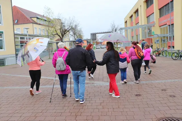 Jeder Schritt zählt - und in angenehmer Gemeinschaft macht das sanfte Gehen doppelt Spaß. | Foto: Edith Ertl