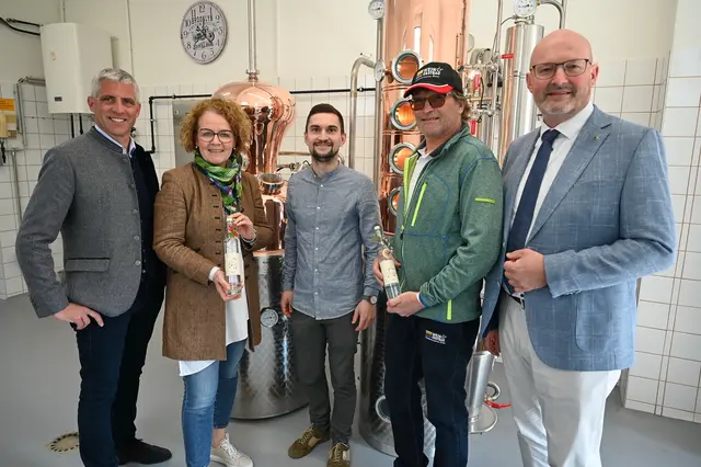 Weinbauschule Krems eröffnet Schnapsbrennerei