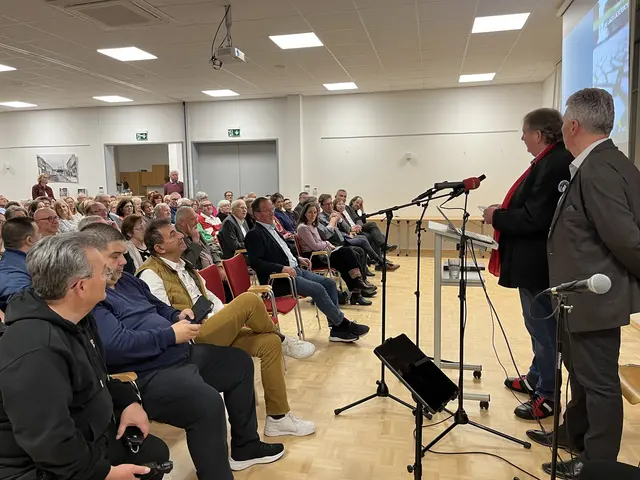 Große Interesse - der Gemeindesaal war besetzt bis auf den letzten Platz.