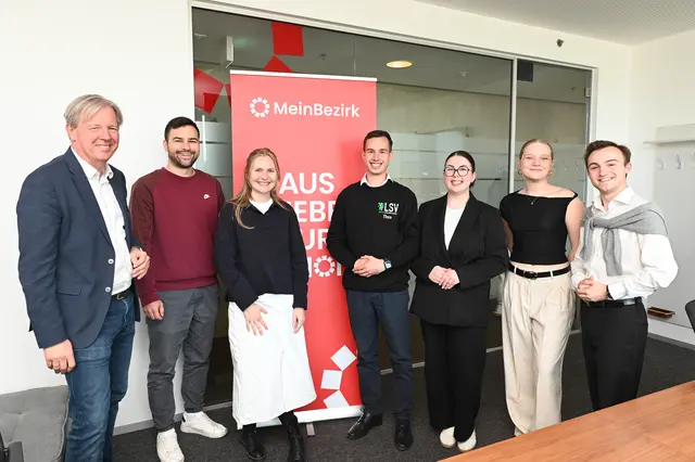 Bereit für die Diskussion: Roland Reischl, Markus Kropac, Antonia Unterholzer (alle MeinBezirk) mit Theodor Lackner, Sandra Nisic, Lätizia Stöger und Alexander Hirtzi (alls Landesschülervertretung, v. l.). | Foto: Alois Lipp/MeinBezirk