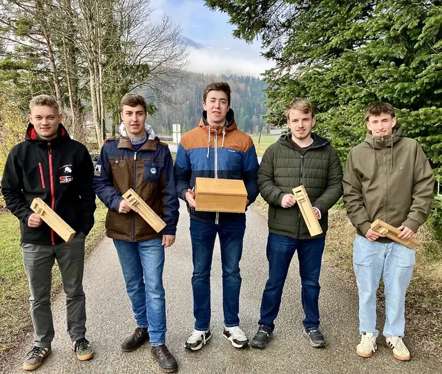 Ratschenbuben sammelten für neue Fenster der Pfarrkirche St. Jakob in Windischgarsten
