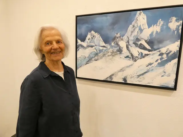 Inge Pechtl ist fast achtzig Jahre alt und eine begabte Künstlerin aus dem Pitztal. Sie stellt derzeit im Kunstraum Pettneu aus. 