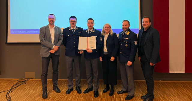 Einsatzstellenleiter Christian Hafner wurde mit dem Leistungsabzeichen in Gold ausgezeichnet. | Foto: Wasserrettung St. Andrä