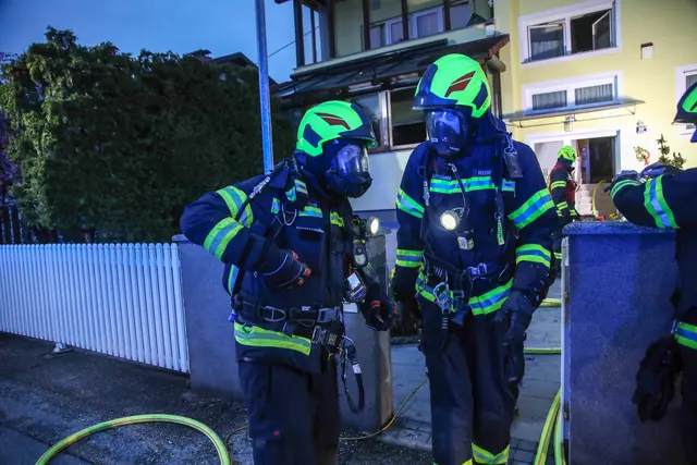 Polizei ermittelt nach Feuer in Mehrfamilienhaus