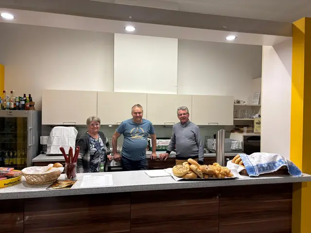 Eine viel bejubelte Premiere! Begeisterte Zuschauer im bis zum letzten Platz gefüllten Pfarrzentrum hielten bei "Die Falle" bis zum Schluss den Atem an.  | Foto: Monika Kastner