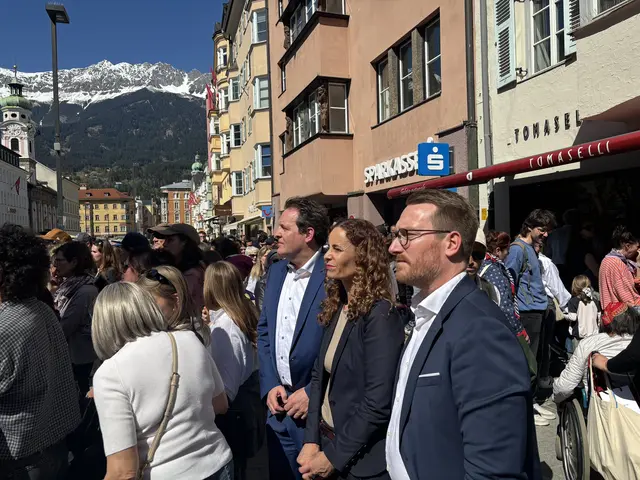 LHStv. Philip Wohlgemuth, LR Eva Pawlata und LR René Zumtobel bei der Kundgebung. | Foto: MeinBezirk Innsbruck