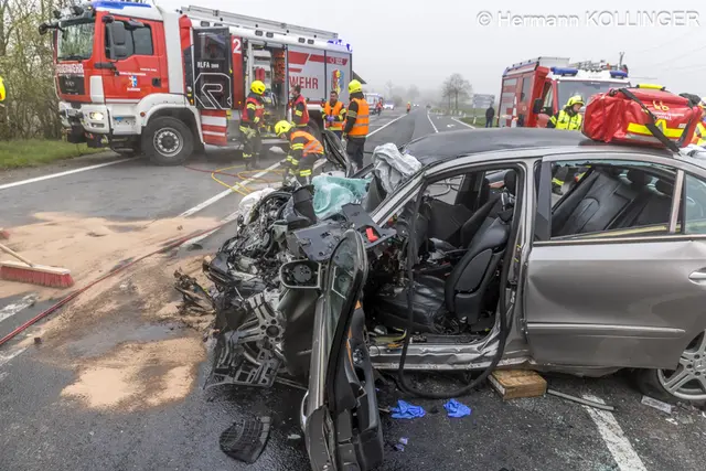 19-Jähriger starb bei Frontalkollision zwischen Auto und Lastwagen