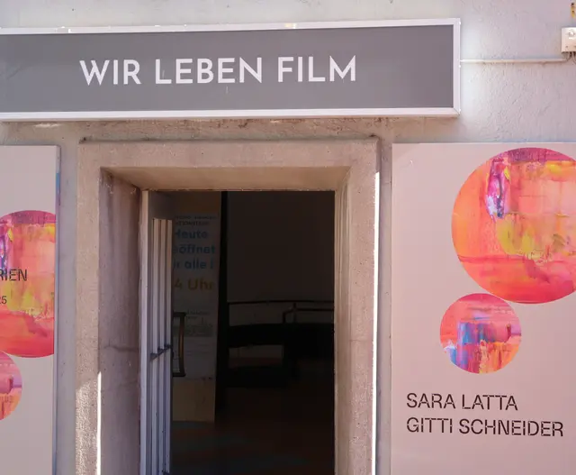 Die Leerstandsberatung findet in diesem leerstehenden Gebäude in der Imster Kramergasse, das im Advent für Pop-up-Galerien genutzt wurde, statt.  | Foto: Tatschl