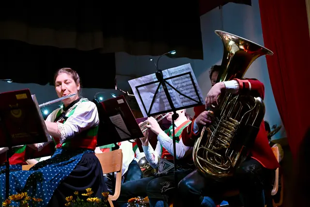 Solo des Kleinsten und des Größten: Nicht bezogen auf die Personen, sondern auf die Instrumente: Flöte Johanna Weithaler und Tuba Michael Haid | Foto: Hassl