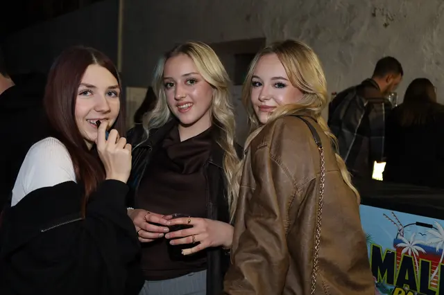 Marlene, Anna und Melissa freuen sich über eine tolle Party in Englhaming. | Foto: Markus Bäumler/zema-medien.de