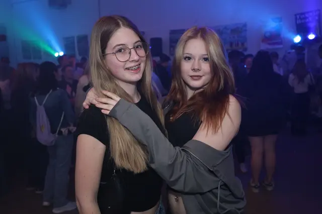 Marlene und Nele feiern gemeinsam im "summer of '69". | Foto: Markus Bäumler/zema-medien.de