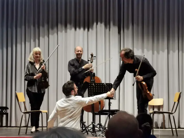 Der aufstrebende Musiker Bernhard Riedler brillierte mit der Uraufführung seiner musikalischen Interpretation von "Pajarilljo Verde". | Foto: Hermine Arnold