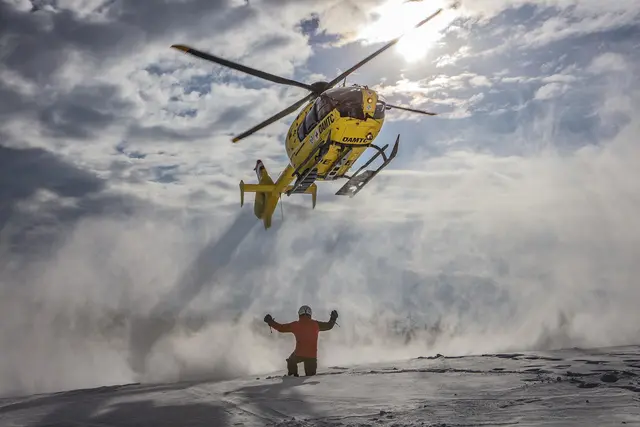 60-Jähriger stürzt 200 Meter ab, schwer verletzt in Klinik