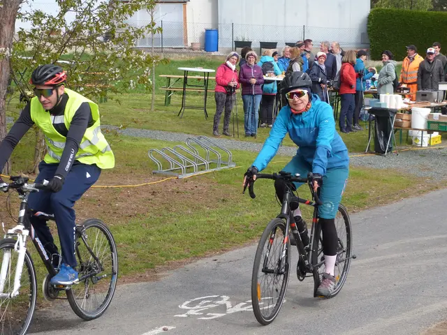 Sandra Buczolich, Arbeitskreisleiterin des Gesunden Dorfs führte die sportlichen Radfahrerinnen und Radfahrer auf eine spannende Route.  | Foto: Vanessa Wittmann