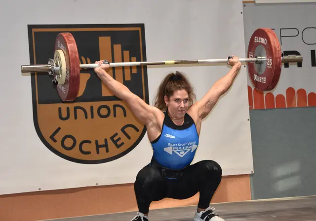Mag. Elisabeth Thönig (KSV Rum) beim Reißen – mit 228,34 Punkten die beste Heberin des Abends. | Foto: Conny Högg