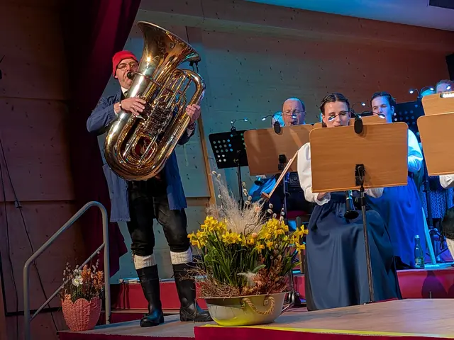 Gerhard Dörflinger brillierte als Solist auf der Tuba