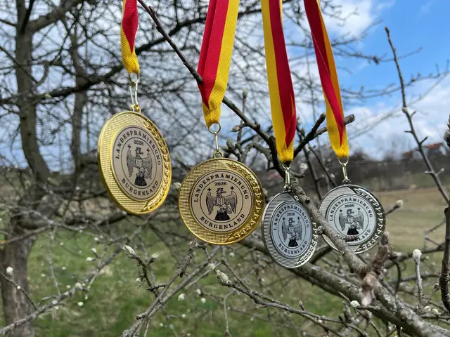 Über zweimal Gold und zweimal Silber durfte sich der Bio-Obsthof HURKAS in Deutsch Kaltenbrunn freuen.  | Foto: HURKAS