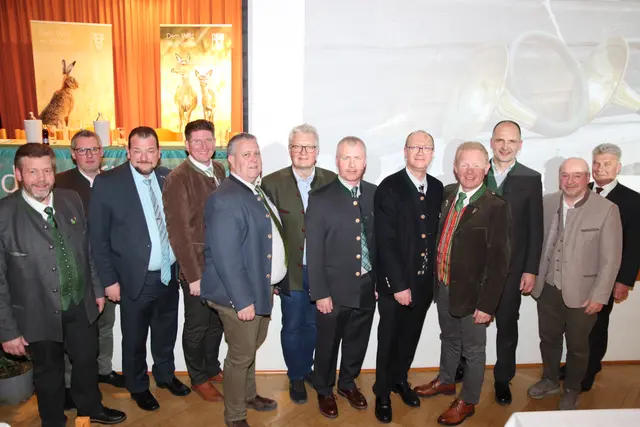 Ernst Bauer (Bezirksjägermeister Wr. Neustadt), Bezirksforstinspektor Maximilian Wanzenböck, Gerald Peter (BH Fachgebietsleiter Baden), Bezirkshauptmann Christian Pehofer, Landesforstdirektor Hans Grundner, Landtagsabgeordneter Christoph Kainz, Bezirksjägermeister-Stv. Christian Wanzenböck, Bezirksjägermeister Karl Wöhrer, Landtagsabgeordneter Peter Gerstner, Landesjägermeister-Stv. Johann Hochholzer, Bezirkshauptmann a. D. Heinz Zimper, Johann Blaimauer (Vorsitzender Niederwildausschuss NÖ Landesjagdverband). | Foto: Manfred Wlasak