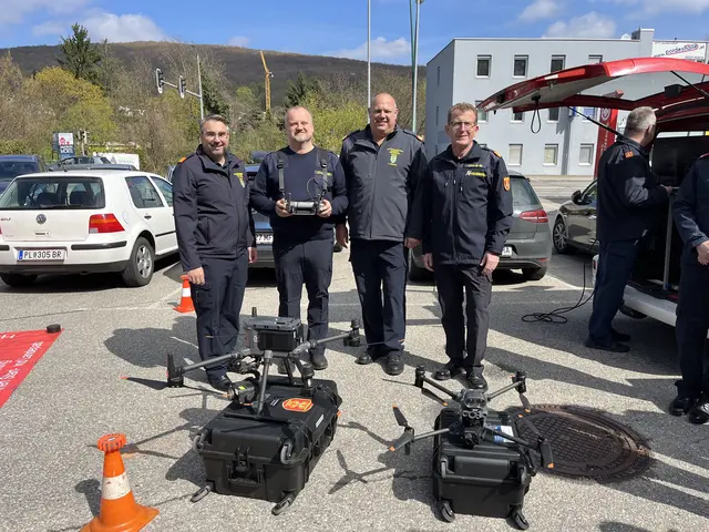 Feuerwehrkommandant und Drohnen-Koordinator Florian Krebs, EOV Reinhard Schaberger (FF Hafnerbach), Abschnittsfeuerwehrkommandant Roman Brunner, Bezirkskommandant-Stv. Richard Kraus | Foto: Franziska Führer