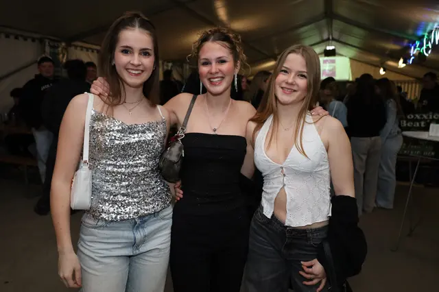 Verena, Nina und Klara begeistern mit einem tollen Partyoutfit. | Foto: Markus Bäumler/zema-medien.de