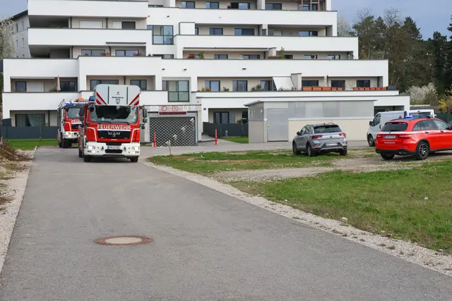 Fehlalarm in Wohngebäude, Feuerwehr gibt rasch Entwarnung