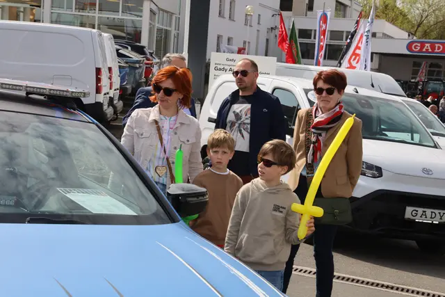 Groß und Klein staunten auf dem Frühlingsmarkt in Fehring über die Neuheiten. | Foto: Johann Schleich