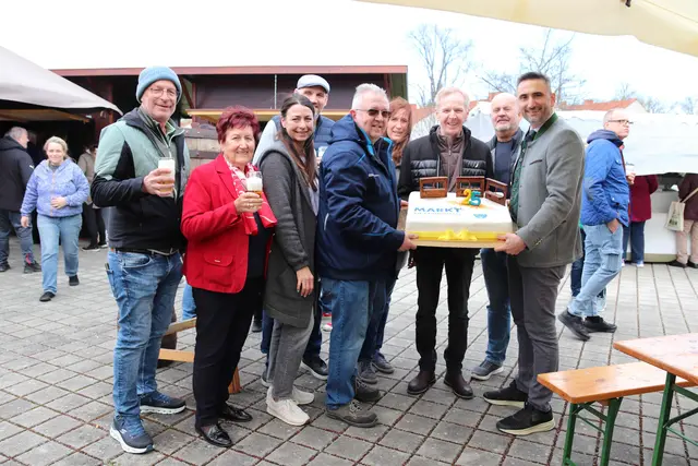 STR Markus Gubik, GR Maria Sordje, STR Claudia Dallinger, STR Jürgen Schöny, GR &amp; Organisator Alfred Bruzek, GR Joanna Pawlowski, Vizebürgermeister Christian Pusch, GR Hans Hochwarter, STR Salih Derinyol. | Foto: Stadtgemeinde Ebreichsdorf