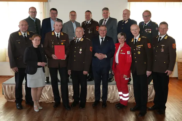 Feuerwehr ehrt Helden und zieht beeindruckende Bilanz für 2025