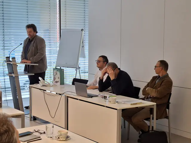 Landesfischermeister Gerhard Sandmayr dankte dem Fischereirevier Rohrbach für die vielen vorbildliche Aktivitäten auch in der Jugendarbeit.  | Foto: Helmut Eder
