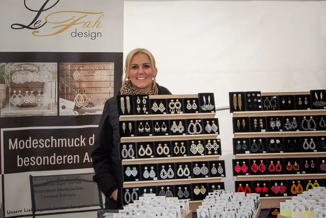 1. Samareiner Genussmarkt - kreativer Schmuck 
