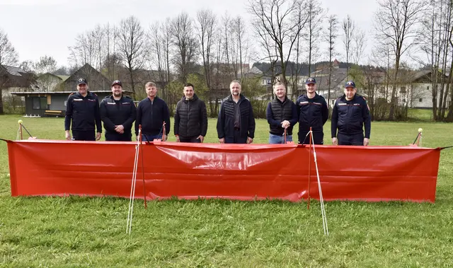 Regionale Firmen unterstützen Feuerwehrjugend Wallensham