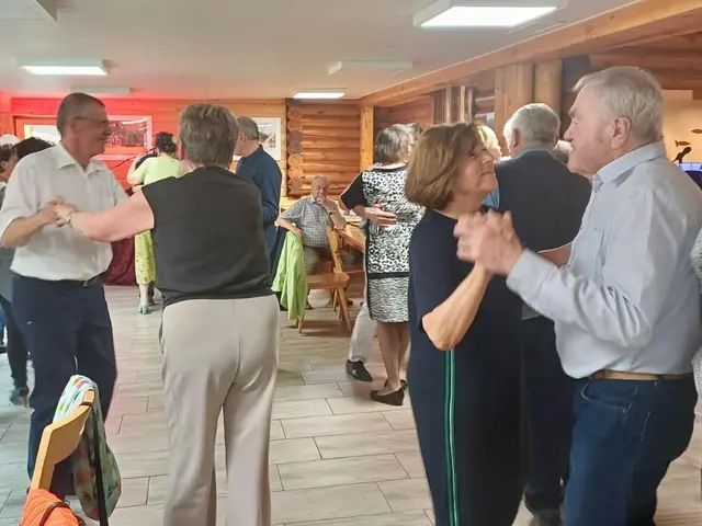 Auch Fritz und Elfi Starnberger gehörten zu den Gästen und genossen die musikalische Begleitung. | Foto: Markus Kahrer