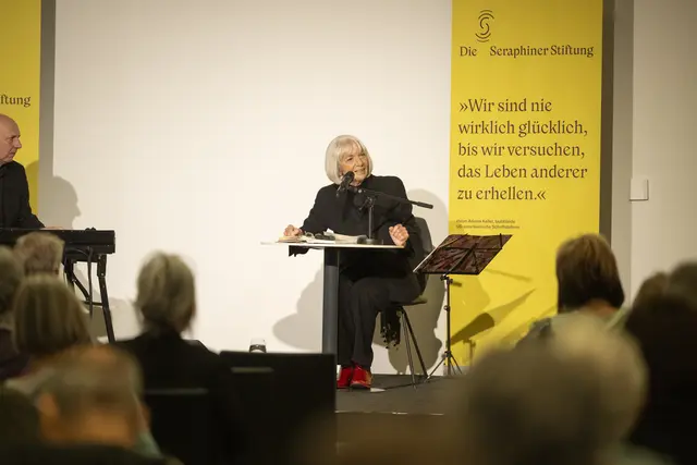 Auf Einladung der Tiroler Sozialstiftung „Die Seraphiner“ kam am 9. April 2026 die bekannte österreichische Autorin, Sängerin und ehemalige Burgschauspielerin Erika Pluhar in die Villa Blanka nach Innsbruck. | Foto: Seraphiner Stiftung / Berger
