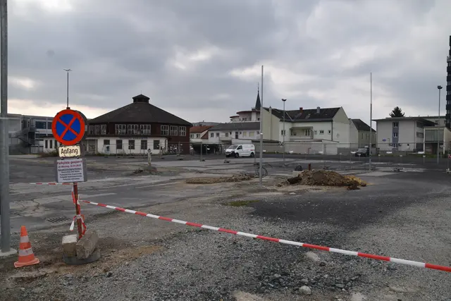 Der Rotunden-Parkplatz wird am 27. April kostenpflichtig und ist seit 30. März gesperrt. | Foto: MeinBezirk/Michael Strini