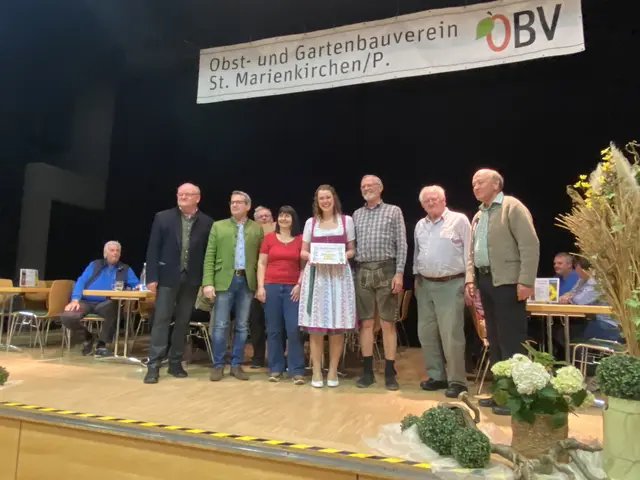 Bei der Samareiner Moststraße wurde die Urkunden an die Mostproduzenten verliehen. 