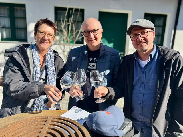 Aus allen Richtungen reisten die Gäste nach Röschitz, um Wein zu verkosten. | Foto: Markus Kahrer
