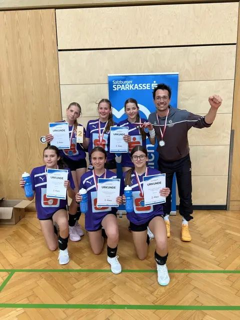 Volleyballerinnen aus Saalfelden haben Grund zu Feiern