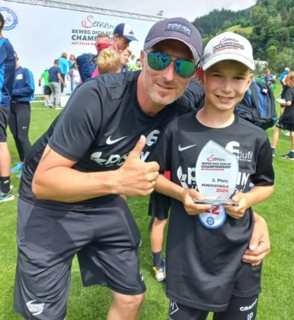Mario Pöschl trainiert den Fußballnachwuchs in Aigen-Schlägl. Er ist als Supercoach nominiert.  | Foto: privat