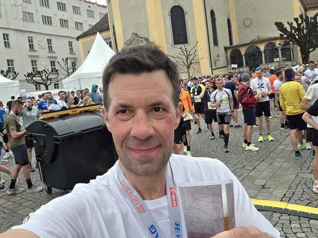 Harald Sumper erreichte beim Halbmarathon in Linz nach längerer Pause zufrieden das Ziel. | Foto: Stefan Pendl /LMB