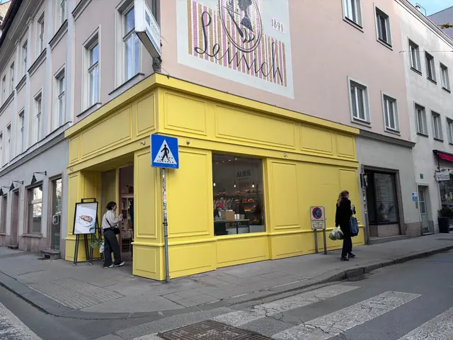 Gelb statt rosa: Ein noch ungewohntes Bild in der Mandellstraße | Foto: Meinbezirk/Martina Maros-Goller