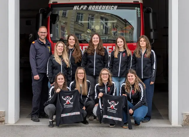 Neue Bewerbswesten für Damengruppe der FF Hoheneich