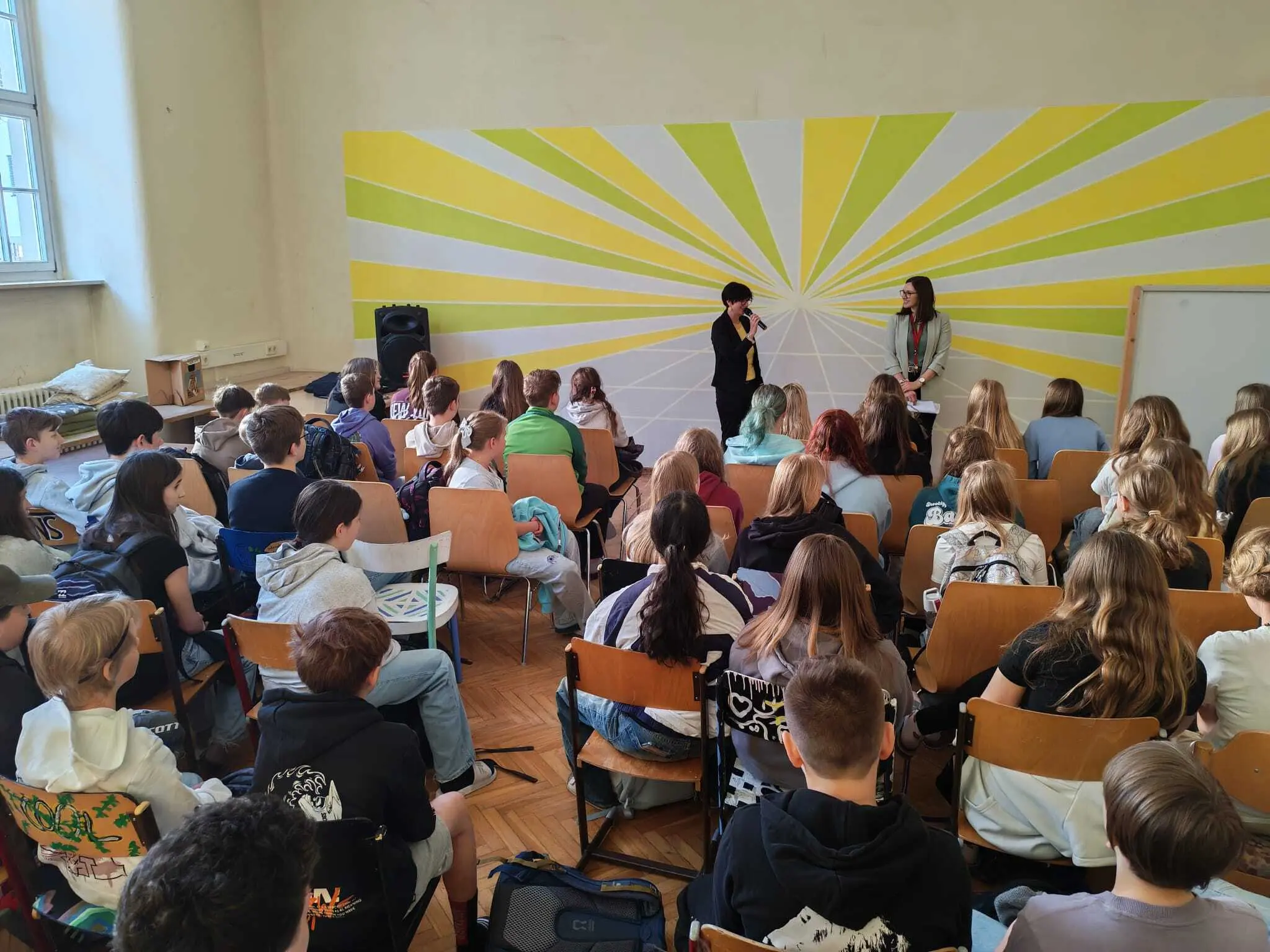 “English in Action”: Project week at the Egger-Lienz Middle School - | ...
