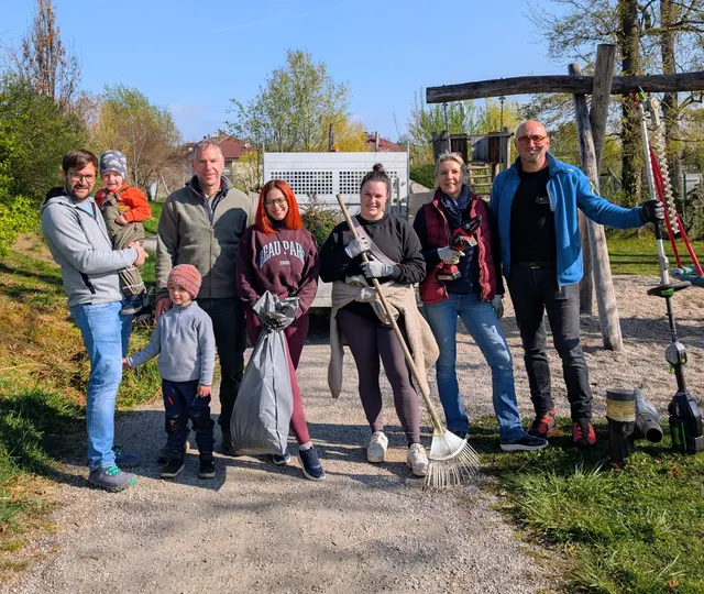 Zahlreiche freiwillige Helferinnen und Helfer machten sich mit Handschuhen, Müllsäcken und viel Motivation auf den Weg. | Foto: Alejandra Ortiz