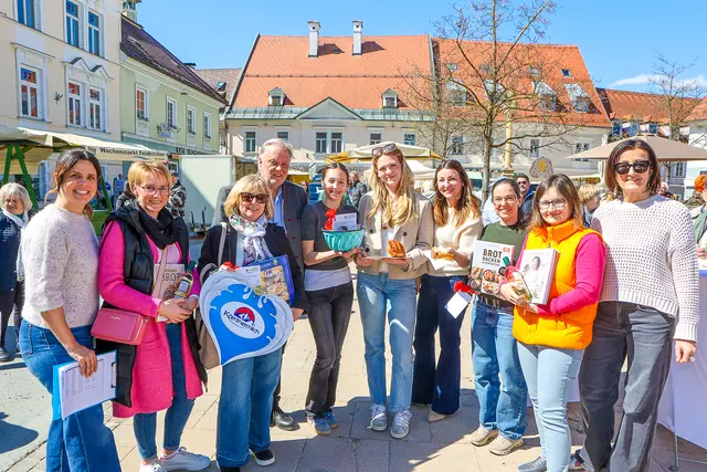 Für die besten "Reindlingbäckerinnen" gab es, neben der Gewissheit, dass der Reindling gut schmeckt, Überraschungspreise. | Foto: Stadtgemeinde Feldkirchen