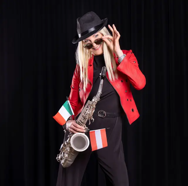 Maria Kofler vereint mit „SAX ’N’ ITALY“ Austropop und Dolce Vita