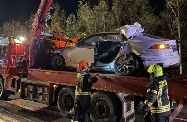 Am Freitag, dem 10.04.2026, um 01:28 Uhr wurden mehrere Feuerwehren zu einer Fahrzeugbergung auf der B4 bei Gars am Kamp alarmiert. | Foto: Feuerwehr Gars/Kamp
