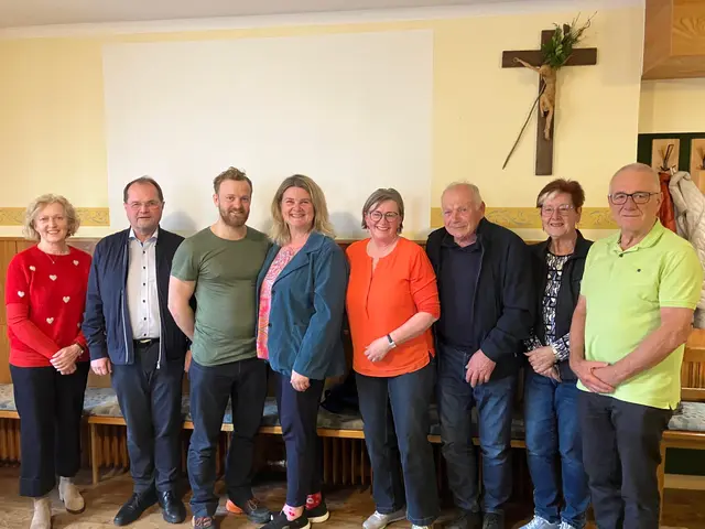 Der Vorstand des Kirchenerhaltungsvereines mit Bürgermeisterin Inés Mirlacher.

  | Foto: Gemeinde Ohlsdorf
