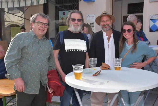   In Grein wird der Maibaum seit dem Ende des 2. Weltkrieges von der SPÖ aufgestellt.  | Foto: Robert Zinterhof