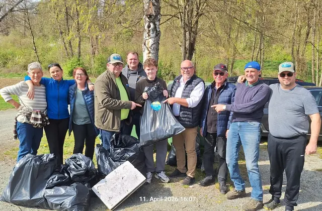 Christian Moser (4. vo links), Gerald Grebenjak (4, vo rechts)